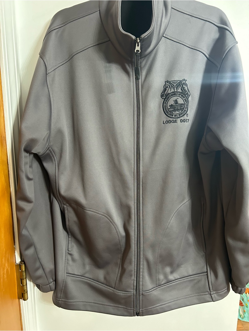 AKWA Men's Gray Full-Zip Performance Softshell Jacket with Lodge Emblem
